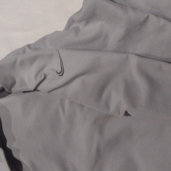 𝅺NIKE pullover - Picture 2 of 9